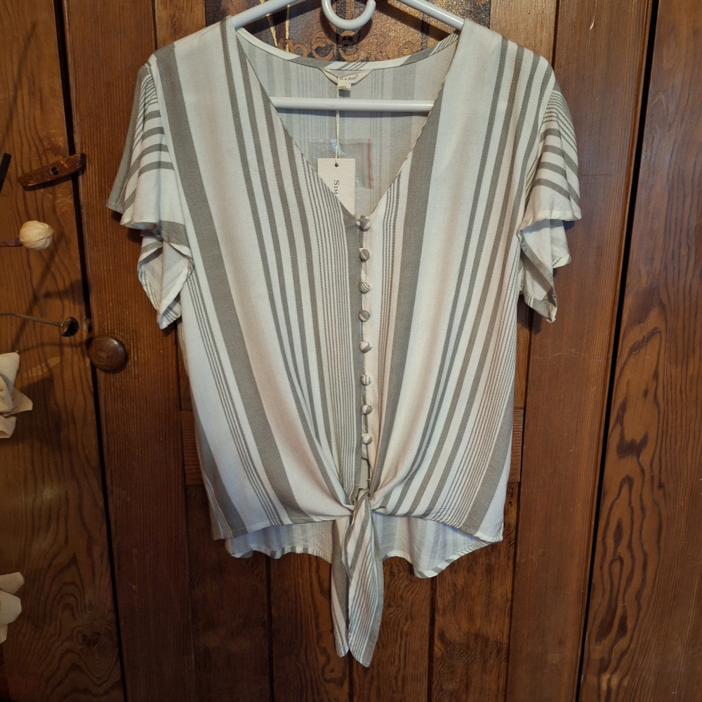 Gray and White Short Sleeve Tie-Front Blouse